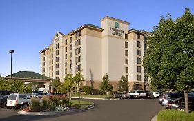 Embassy Suites Denver International Airport 4*